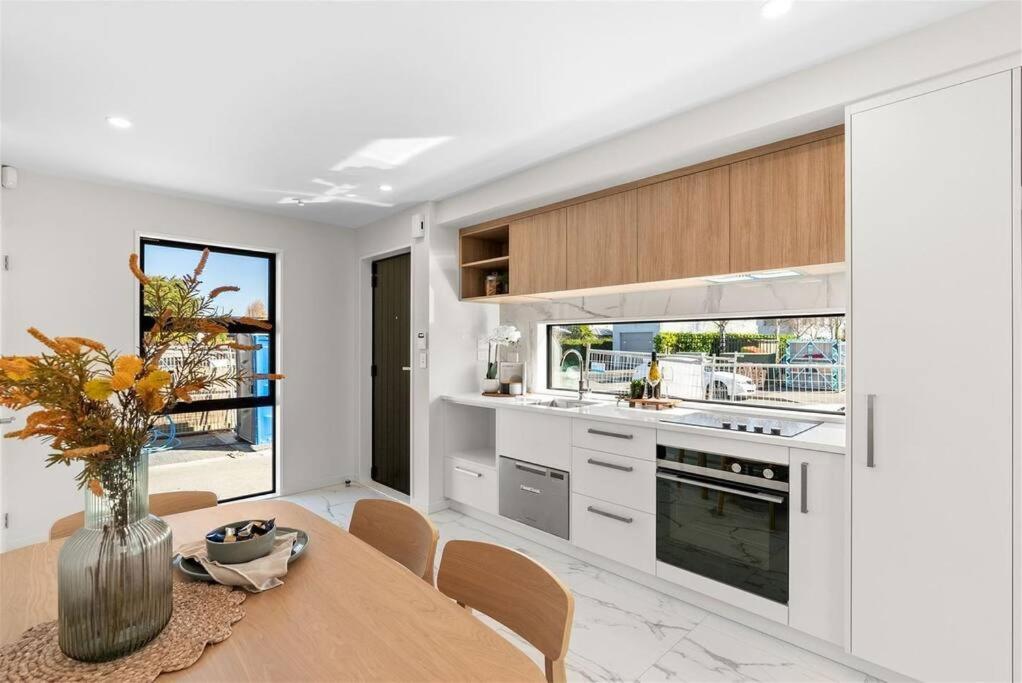 2-Bedroom Ensuite, Close To City, Comfortable, Accessible With Own Parking Christchurch Exterior photo