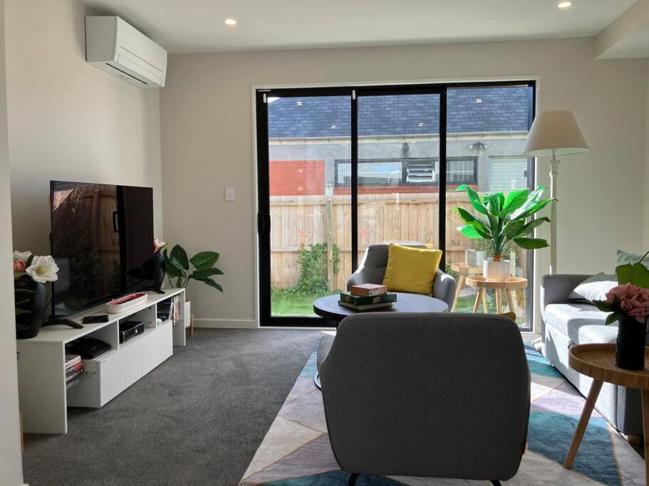 2-Bedroom Ensuite, Close To City, Comfortable, Accessible With Own Parking Christchurch Exterior photo