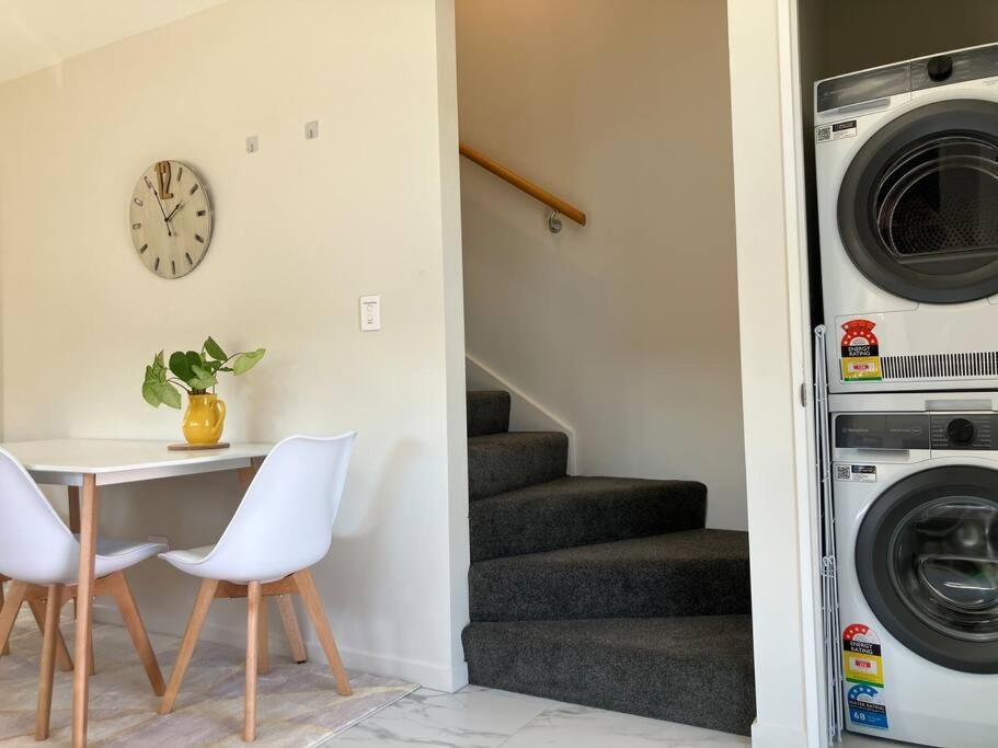 2-Bedroom Ensuite, Close To City, Comfortable, Accessible With Own Parking Christchurch Exterior photo
