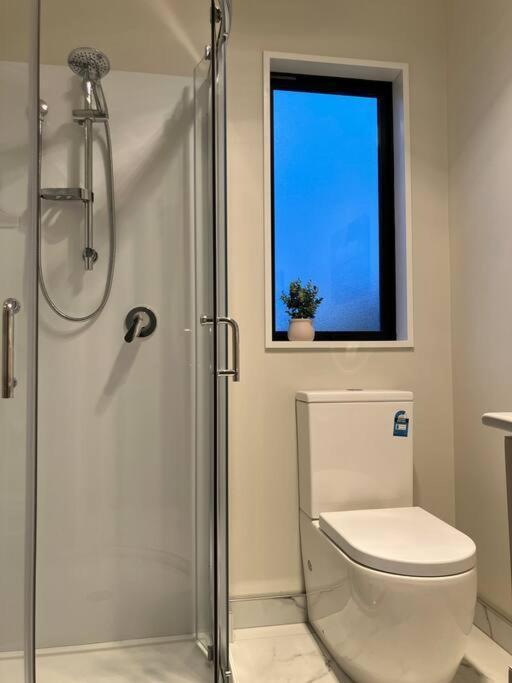 2-Bedroom Ensuite, Close To City, Comfortable, Accessible With Own Parking Christchurch Exterior photo